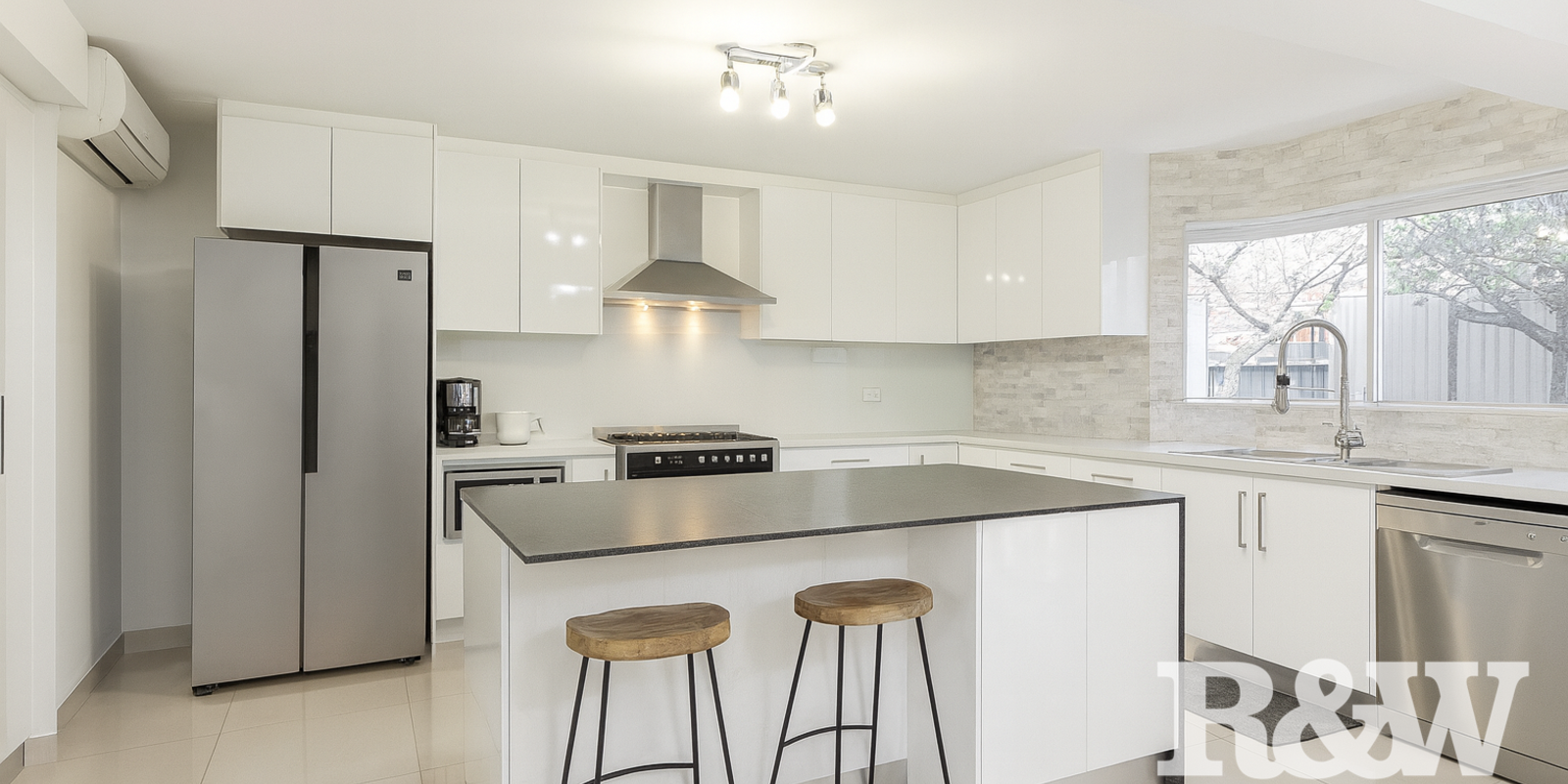 15 Hillcrest Avenue Moorebank 15 Hillcrest Avenue Moorebank