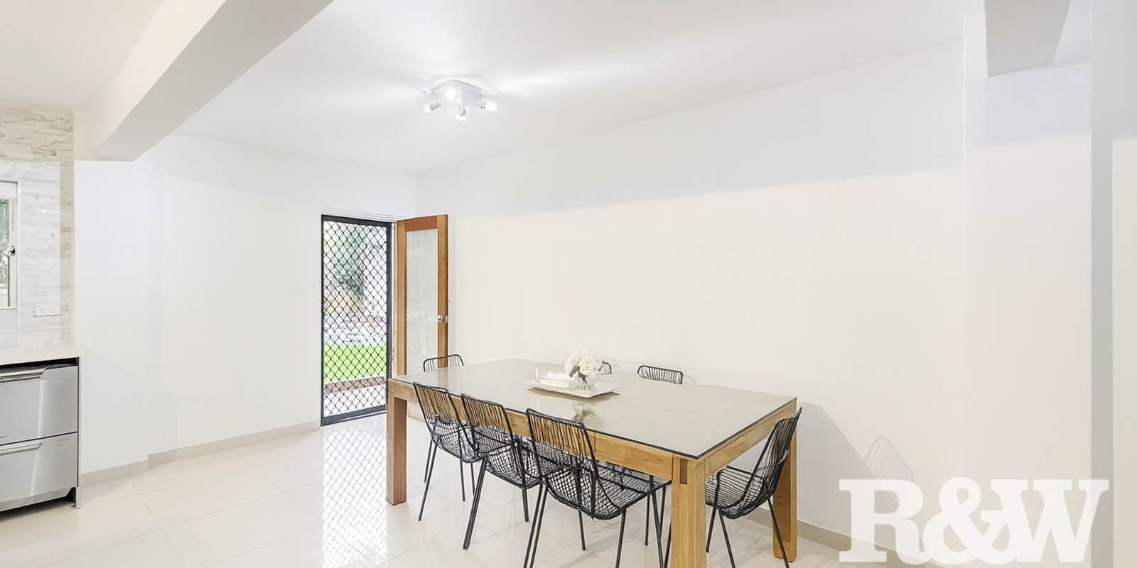 15 Hillcrest Avenue Moorebank 15 Hillcrest Avenue Moorebank