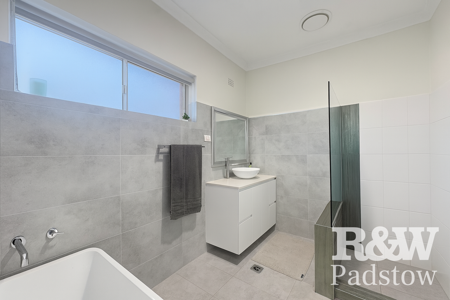 15 Hillcrest Avenue Moorebank