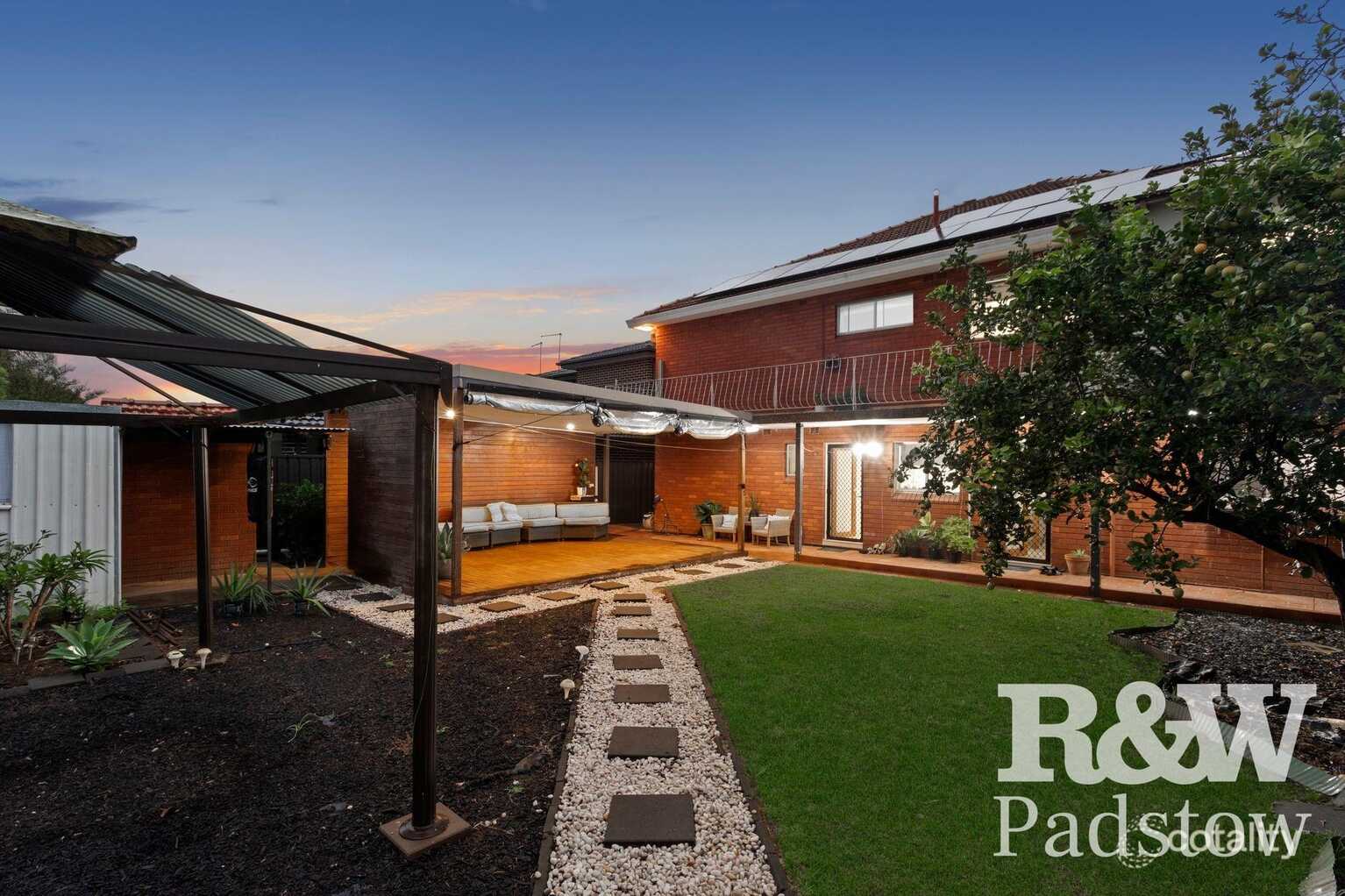 15 Hillcrest Avenue Moorebank