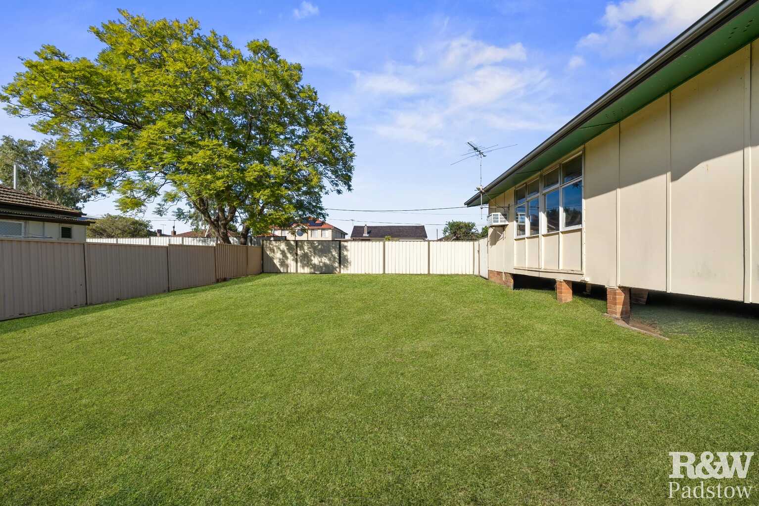 8 Edinburgh Drive Revesby Heights