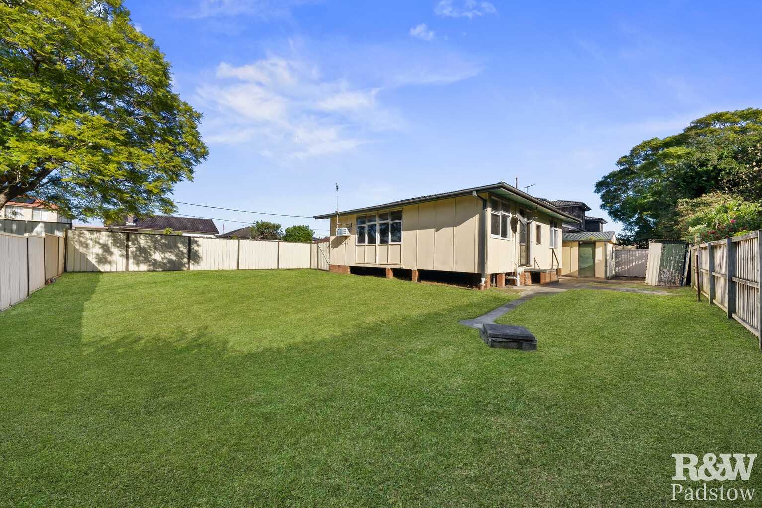 8 Edinburgh Drive Revesby Heights