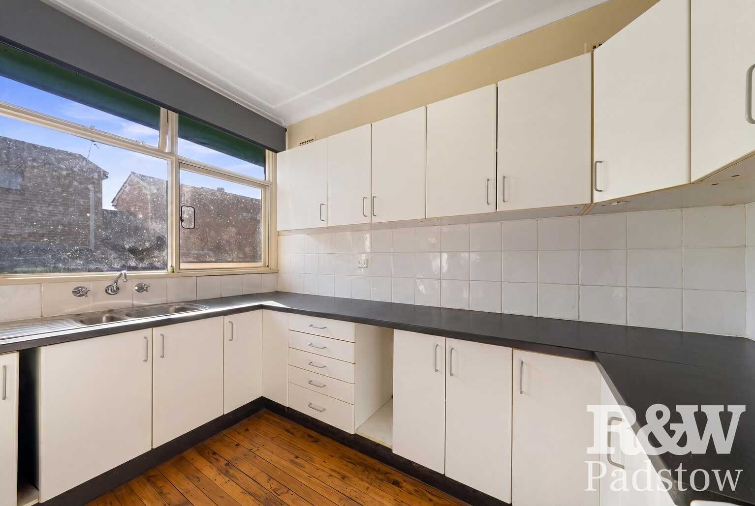 8 Edinburgh Drive Revesby Heights