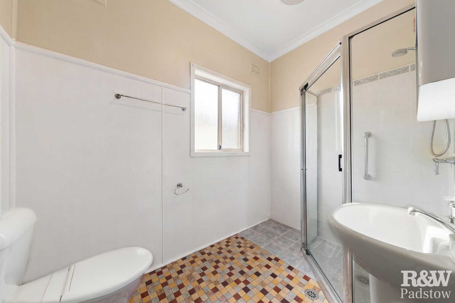 8 Edinburgh Drive Revesby Heights