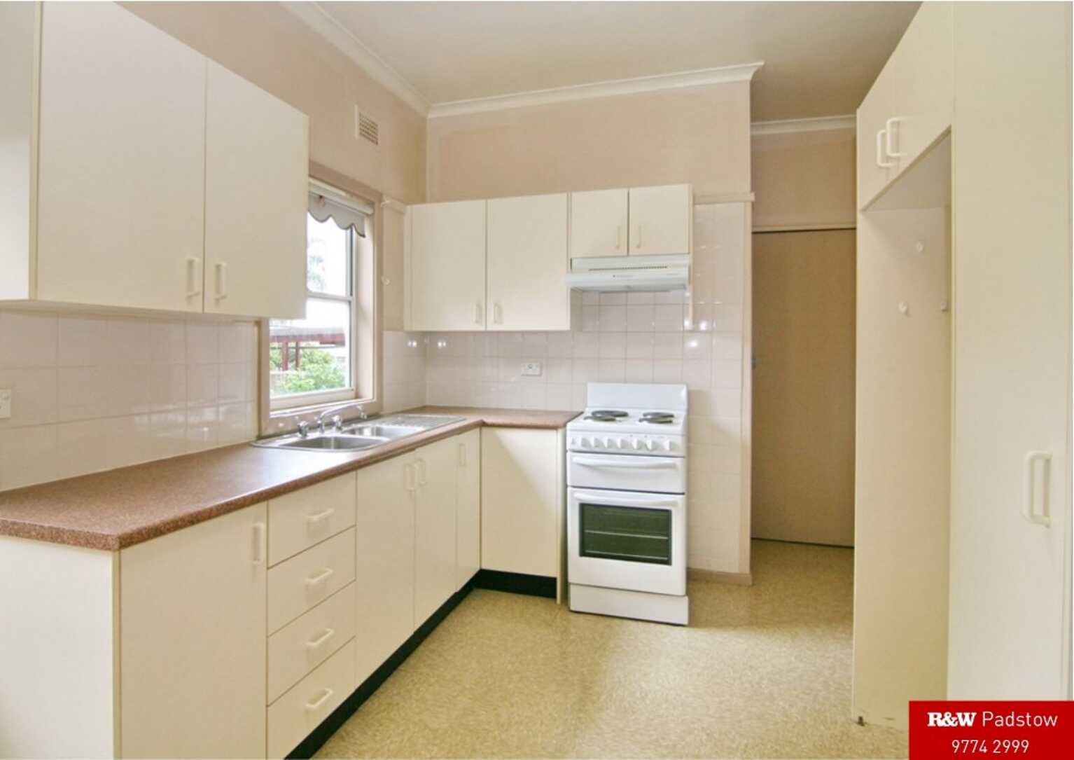 76 Lucas Road East Hills
