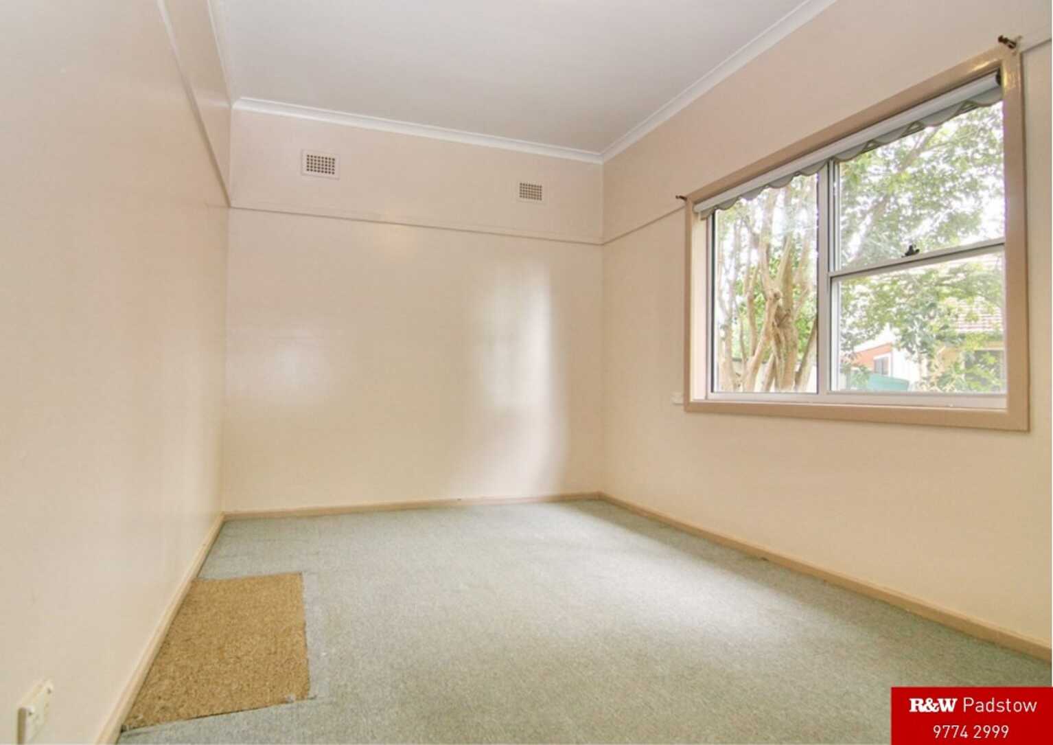 76 Lucas Road East Hills