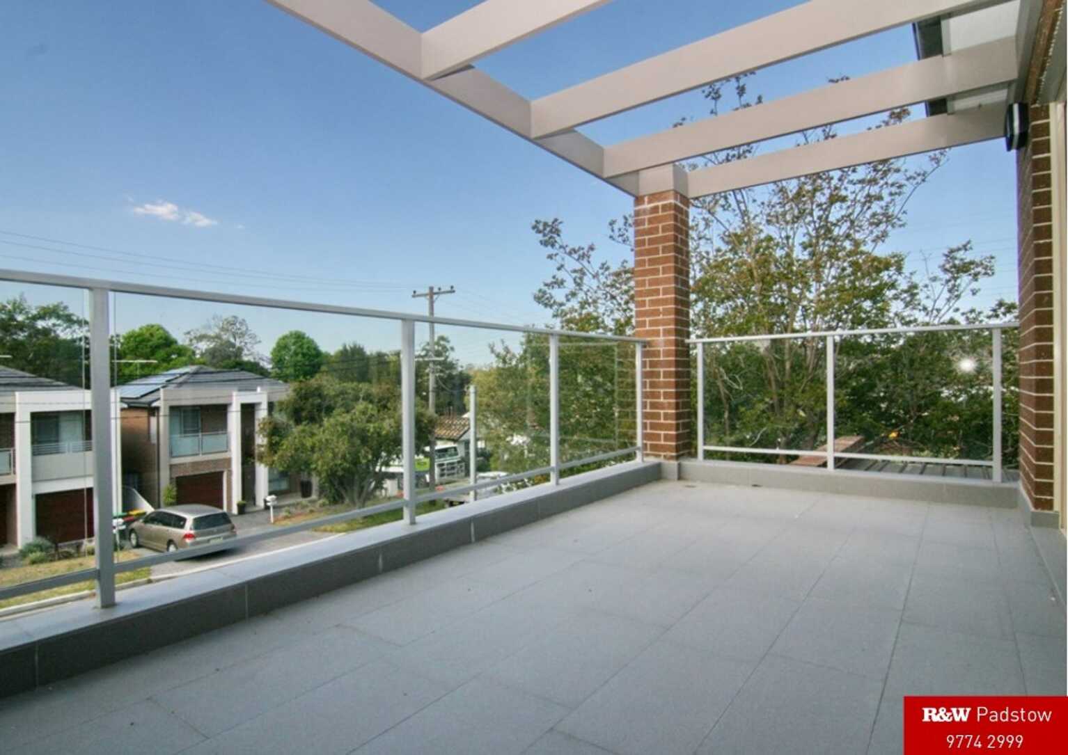 1B Tallawarra Avenue Padstow