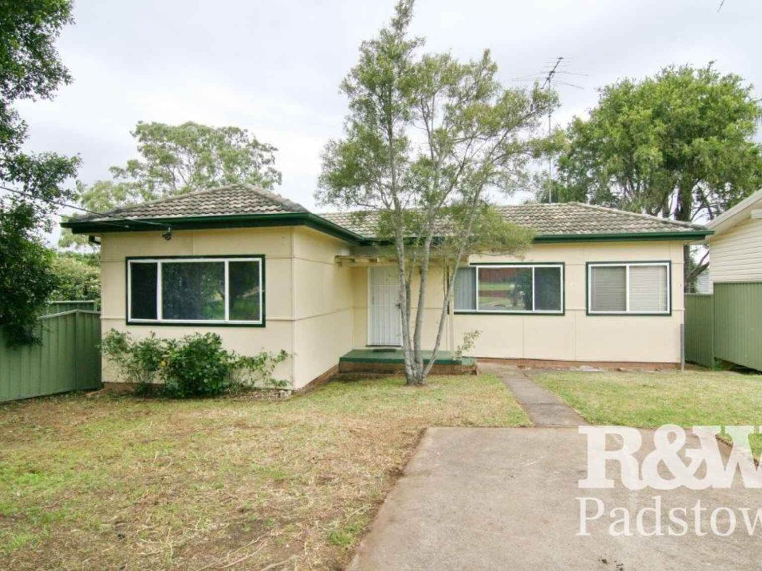 2 Tony Crescent Padstow