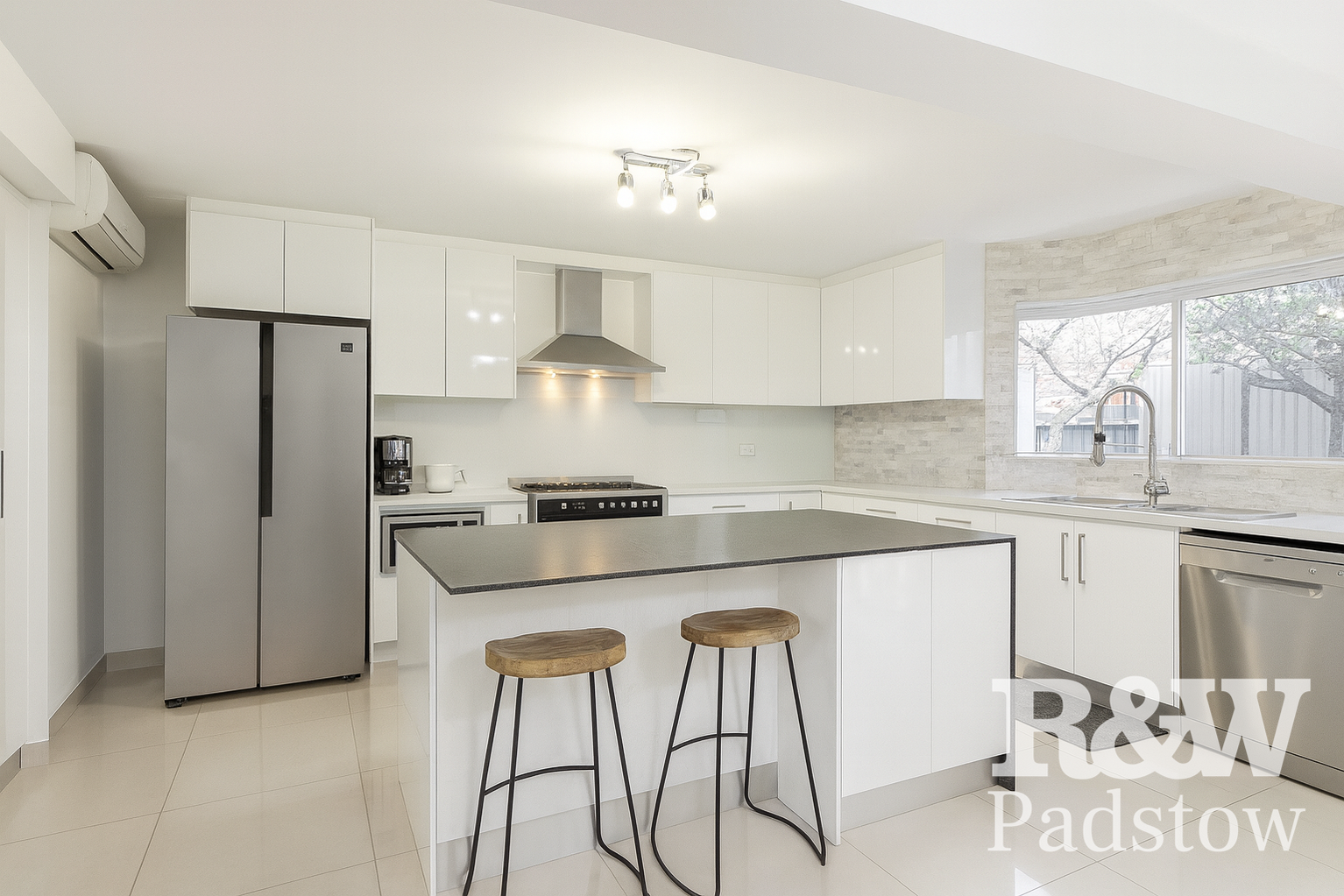 15 Hillcrest Avenue Moorebank